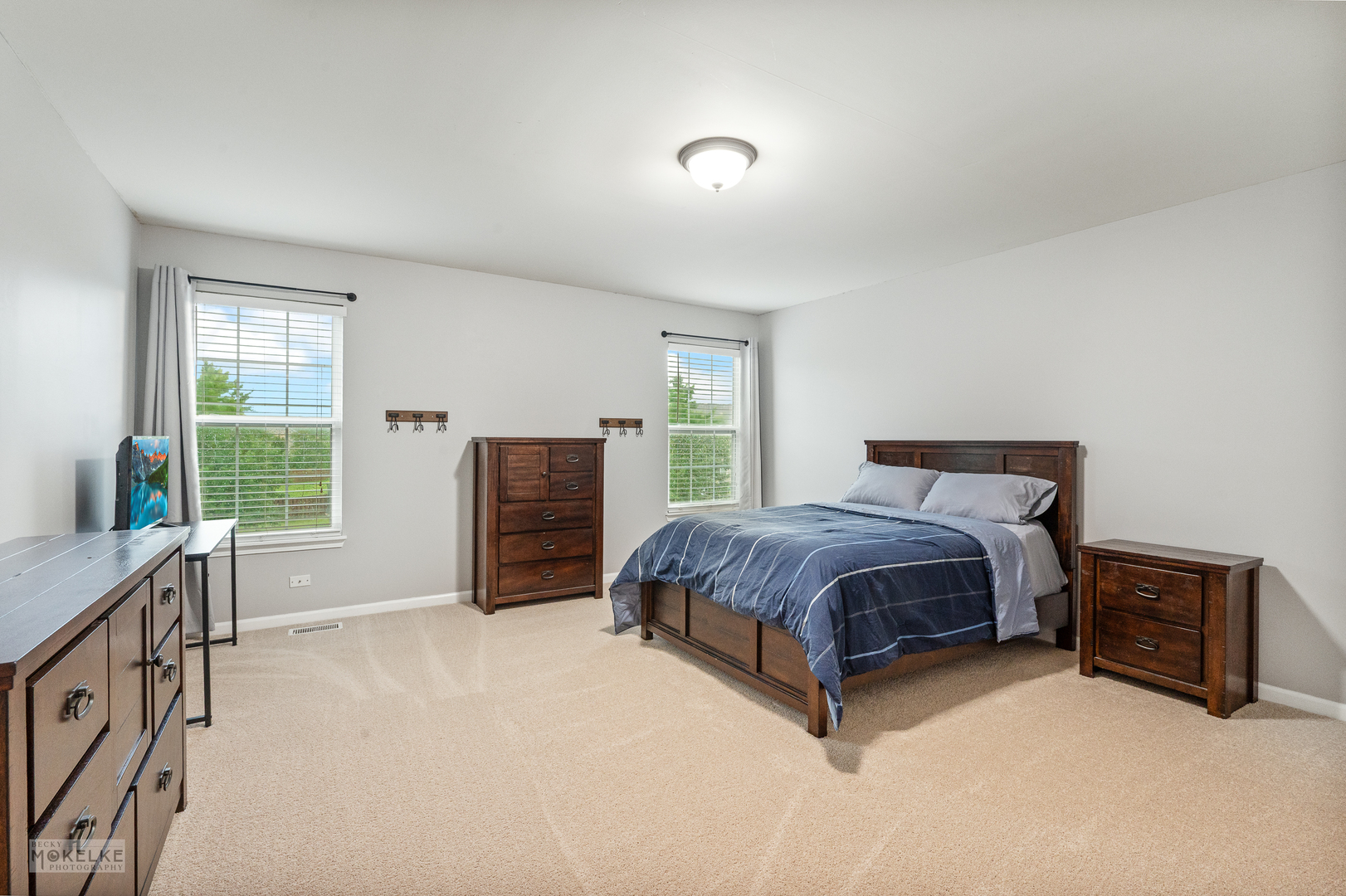 Oswego, Illinois, 60543, United States, 5 Bedrooms Bedrooms, ,3 BathroomsBathrooms,Residential,For Sale,1955340