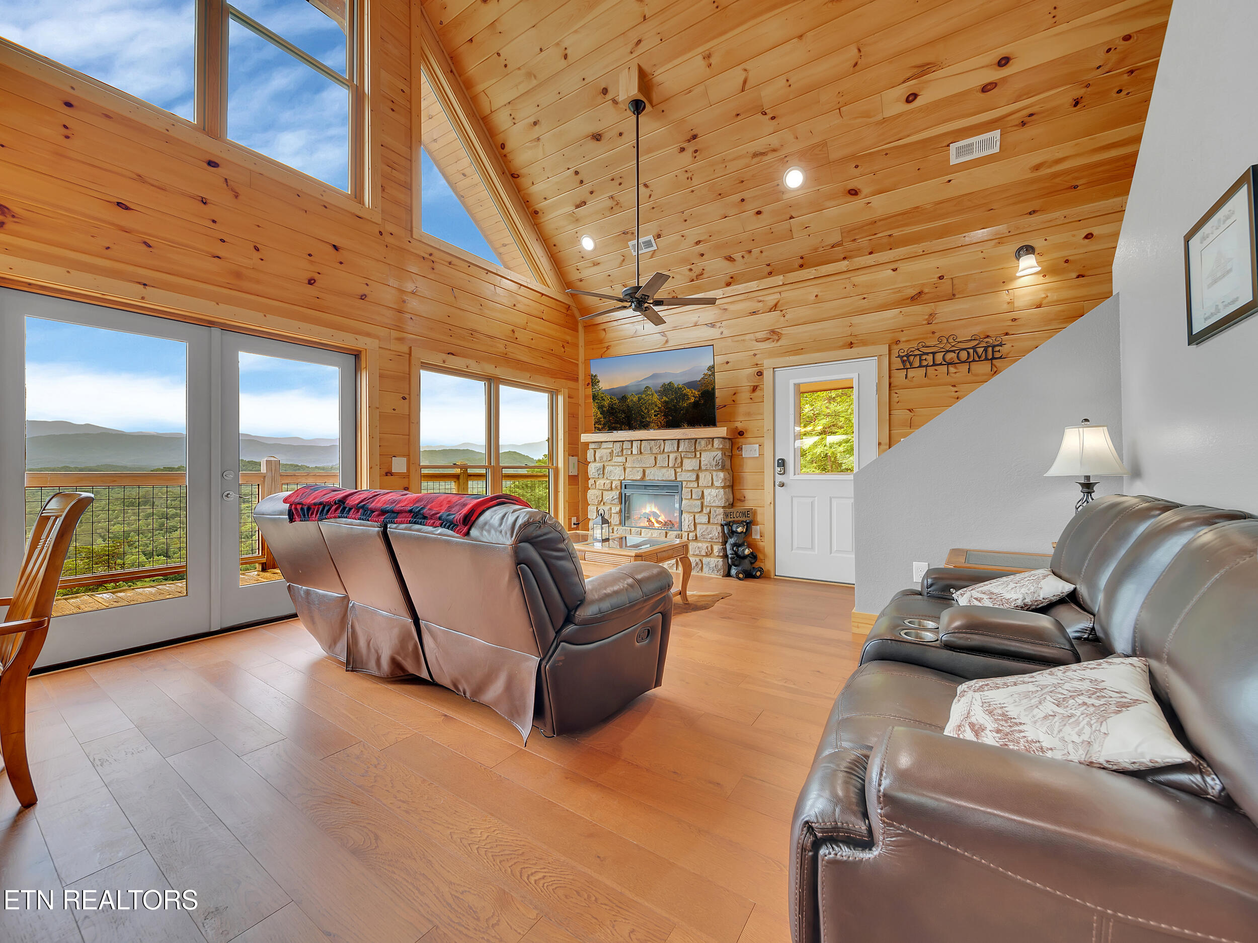 Sevierville, Tennessee, 37876, United States, 3 Bedrooms Bedrooms, ,4 BathroomsBathrooms,Residential,For Sale,1938196