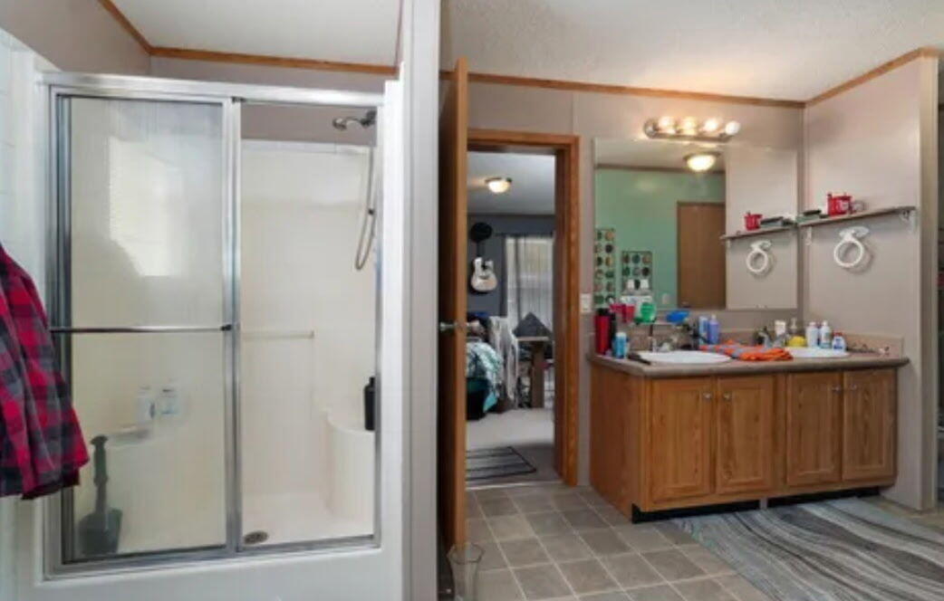 Aurora, Missouri, 65605, United States, 4 Bedrooms Bedrooms, ,2 BathroomsBathrooms,Residential,For Sale,1943592