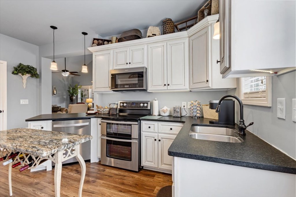 Blue Ridge, Georgia, 30513, United States, 3 Bedrooms Bedrooms, ,2 BathroomsBathrooms,Residential,For Sale,1979070