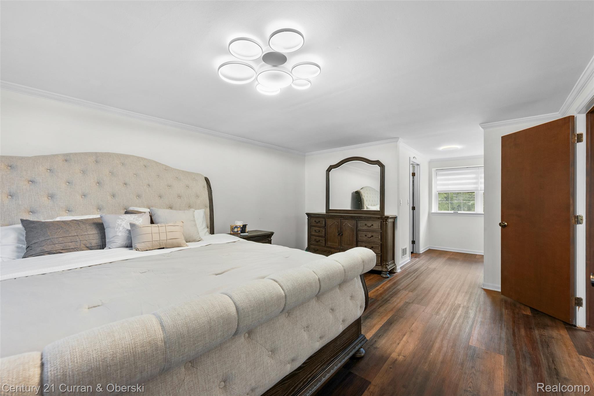 Farmington Hills, Michigan, 48331, United States, 4 Bedrooms Bedrooms, ,3 BathroomsBathrooms,Residential,For Sale,1873526