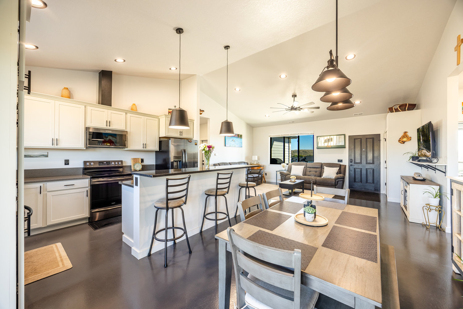 Sheridan, Wyoming, 82801, United States, 3 Bedrooms Bedrooms, ,2 BathroomsBathrooms,Residential,For Sale,1983795