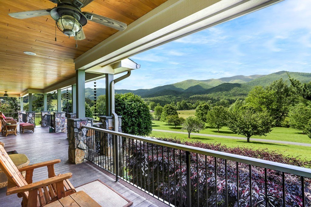 Hayesville, North Carolina, 28904, United States, 4 Bedrooms Bedrooms, ,4 BathroomsBathrooms,Residential,For Sale,1879650