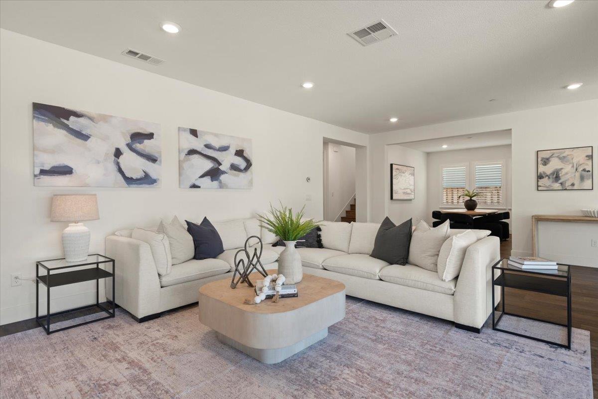 Gilroy, California, 95020, United States, 4 Bedrooms Bedrooms, ,3 BathroomsBathrooms,Residential,For Sale,1907628