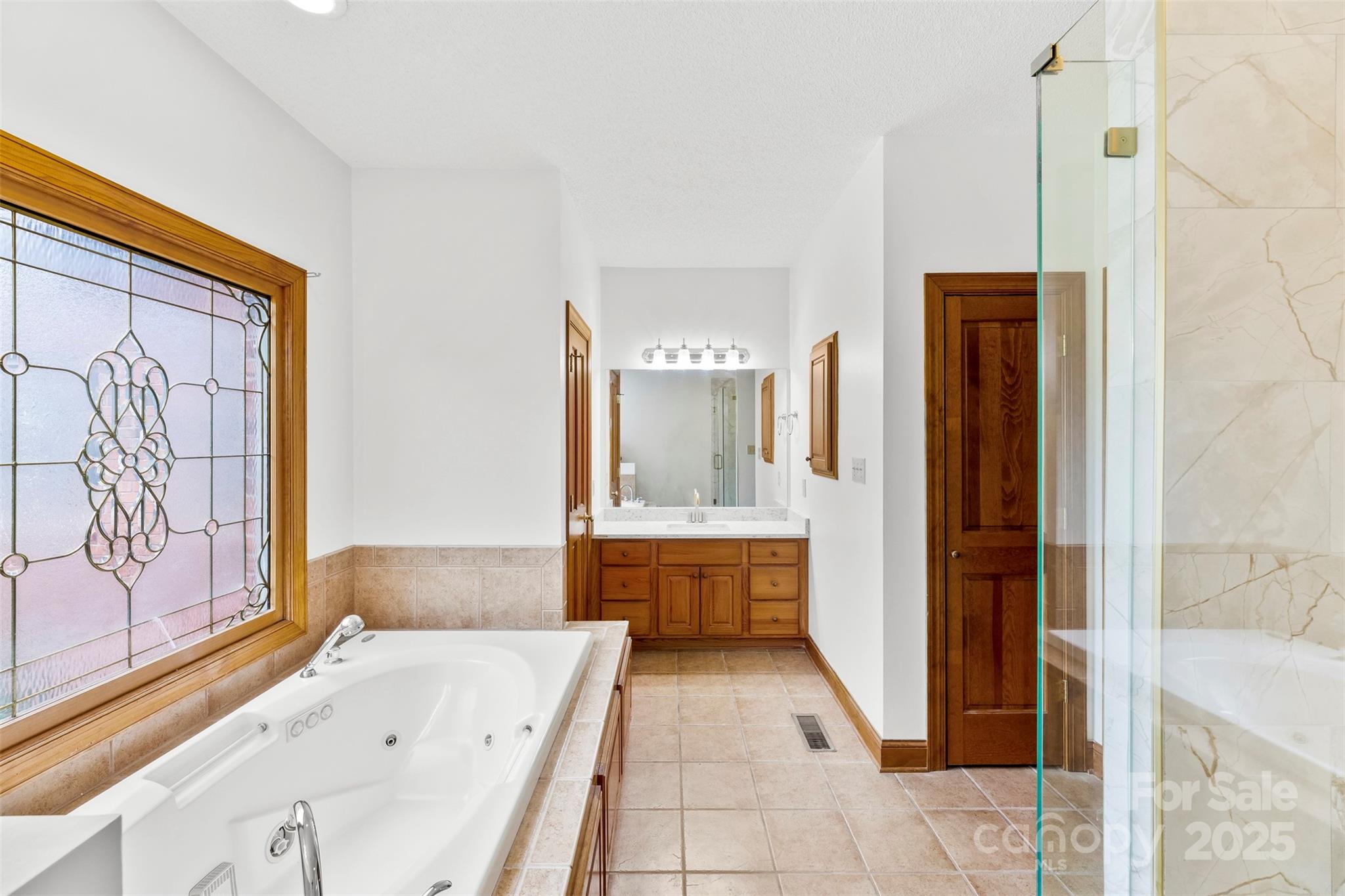 Lincolnton, North Carolina, 28092, United States, 3 Bedrooms Bedrooms, ,3 BathroomsBathrooms,Residential,For Sale,1910907