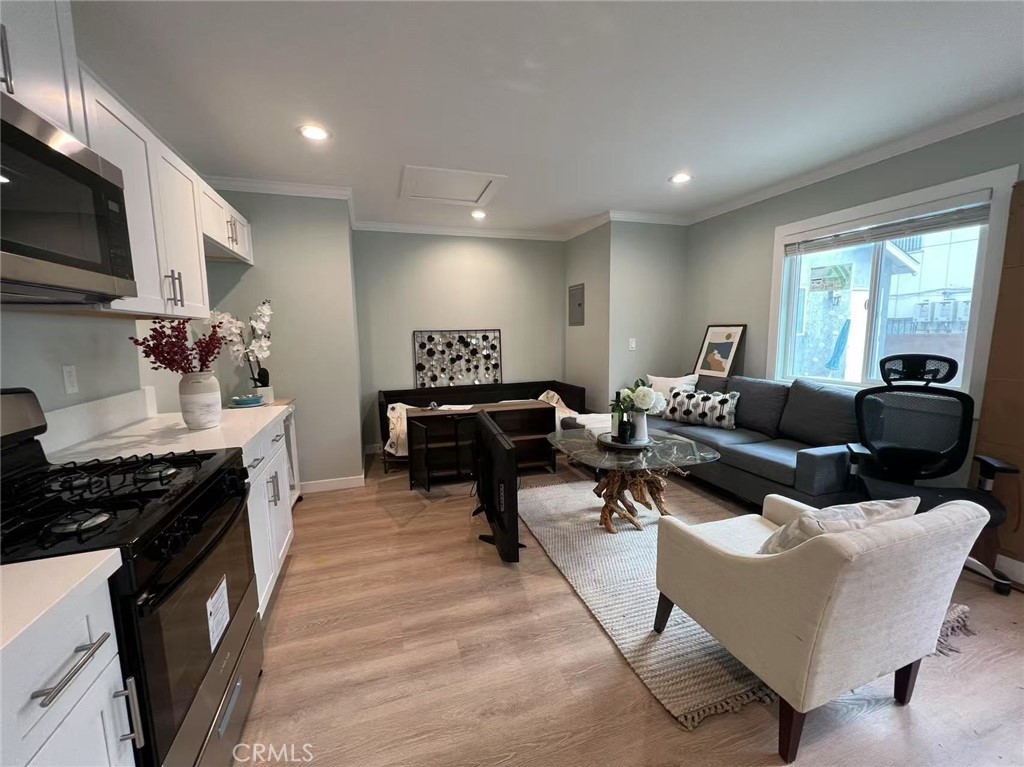 Los Angeles, California, 90016, United States, 5 Bedrooms Bedrooms, ,4 BathroomsBathrooms,Residential,For Sale,1791487