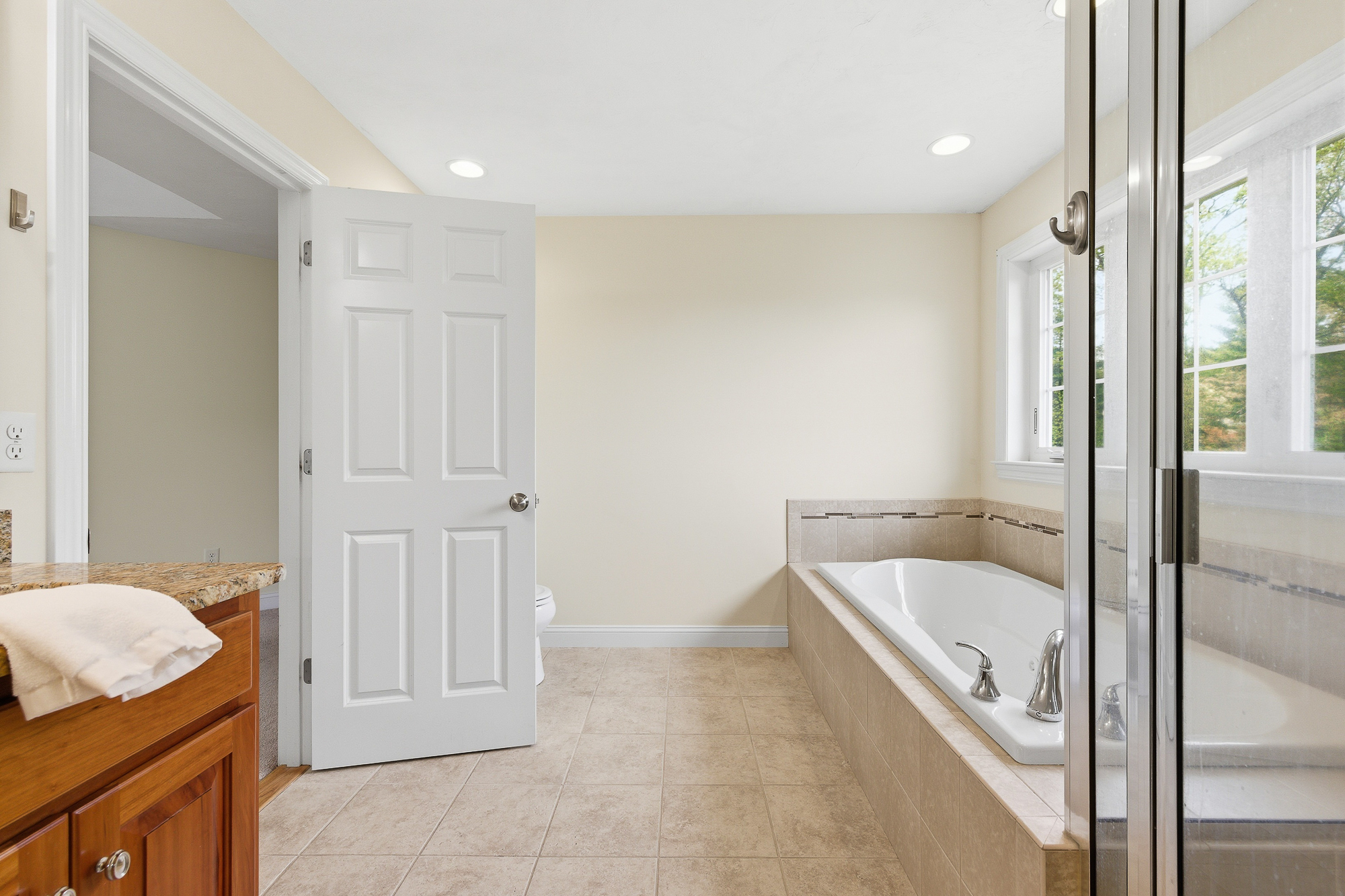  8 Victoria Circle, Shrewsbury, MA 01545 - 物件實景