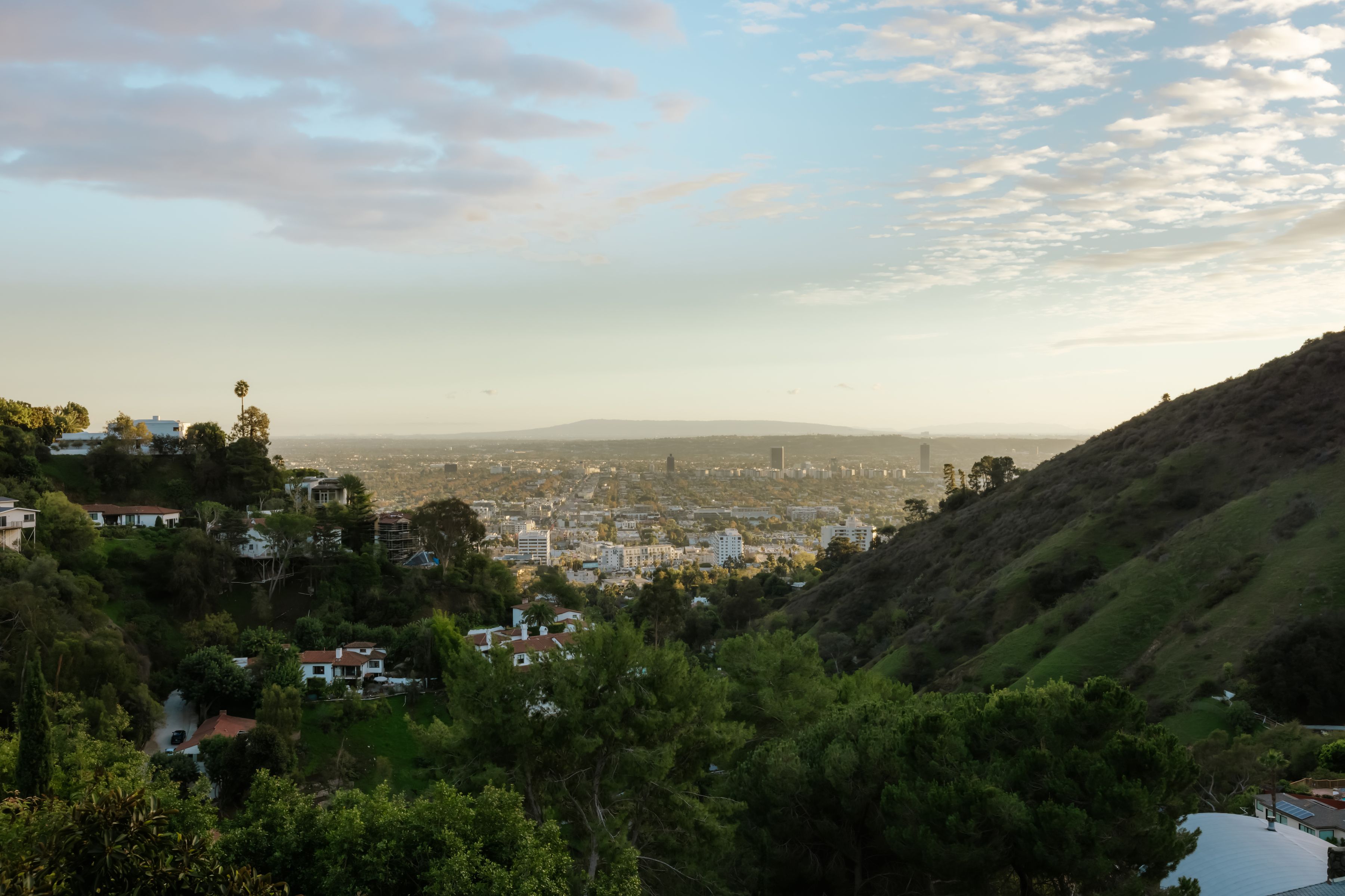  2402   Carman Crest Dr - 物件實景