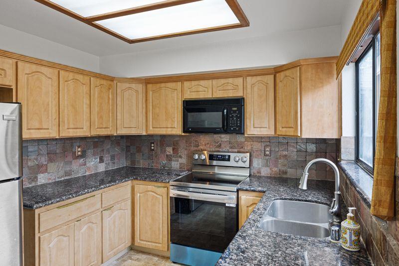 Marina, California, 93933, United States, 3 Bedrooms Bedrooms, ,2 BathroomsBathrooms,Residential,For Sale,1902407