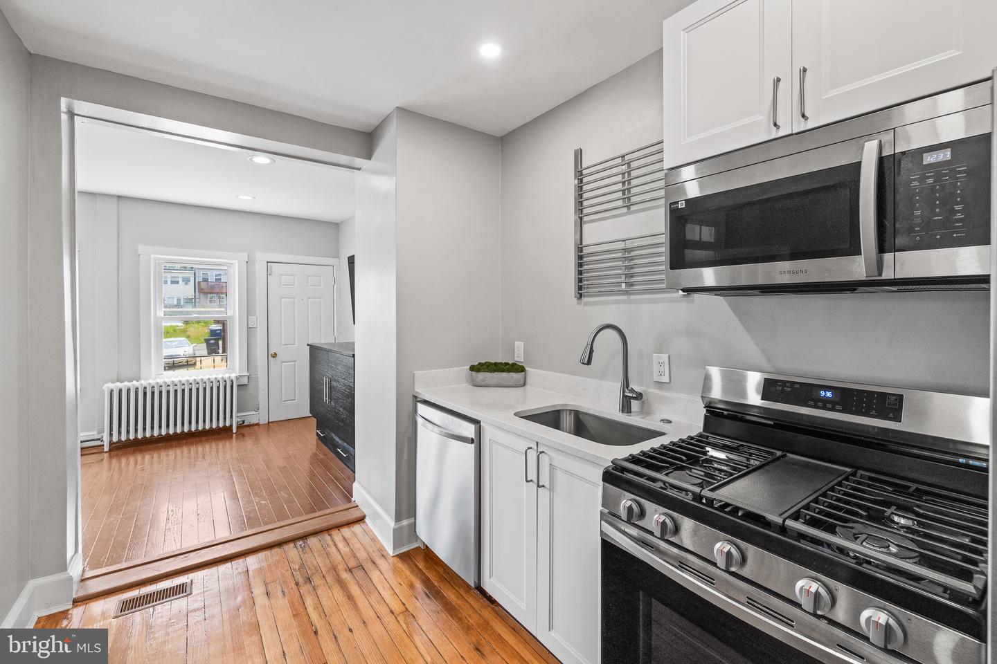 Washington, District of Columbia, 20002, United States, 3 Bedrooms Bedrooms, ,2 BathroomsBathrooms,Residential,For Sale,1964889