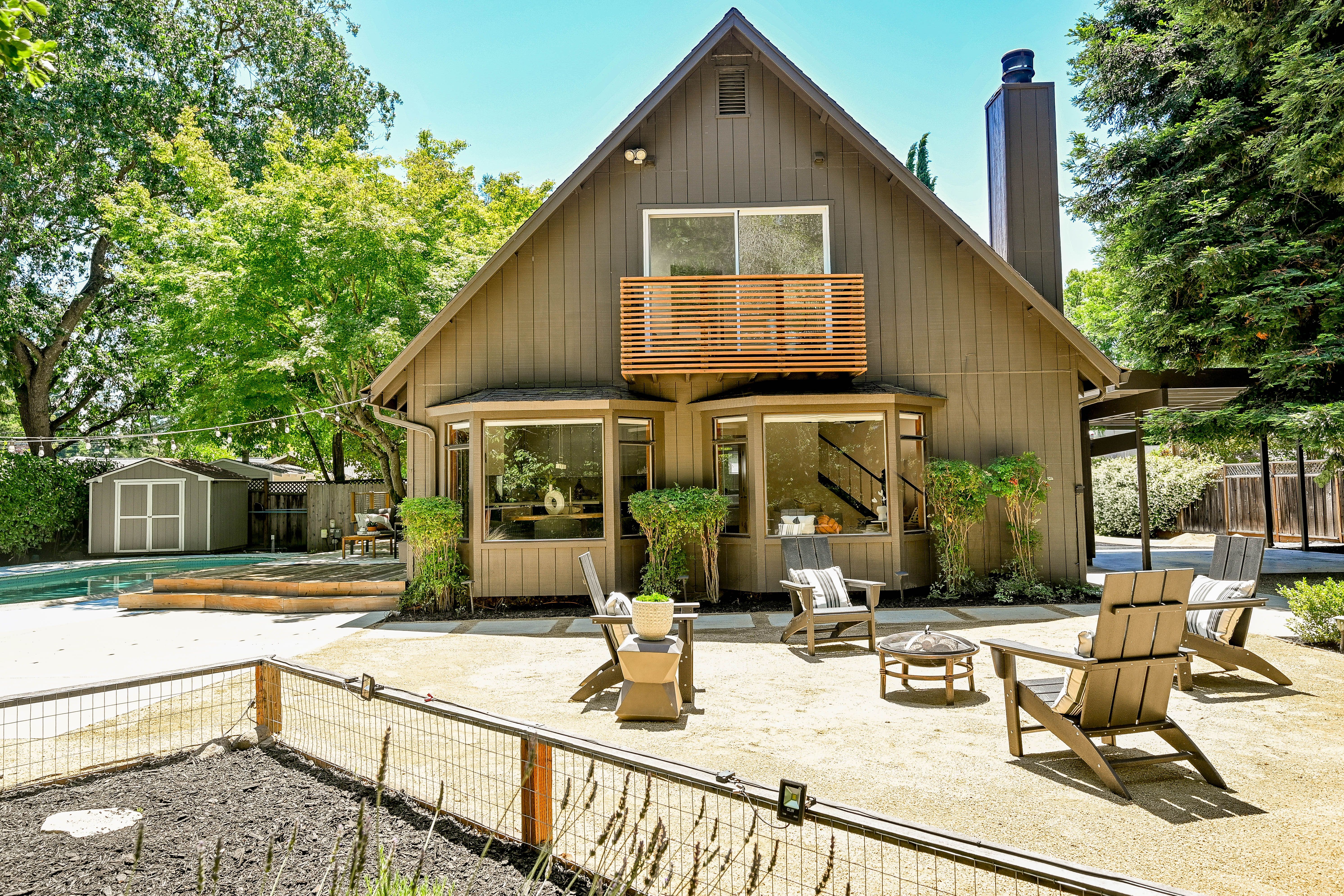  Exceptional Creekside Home in Desirable Saranap - 物件實景