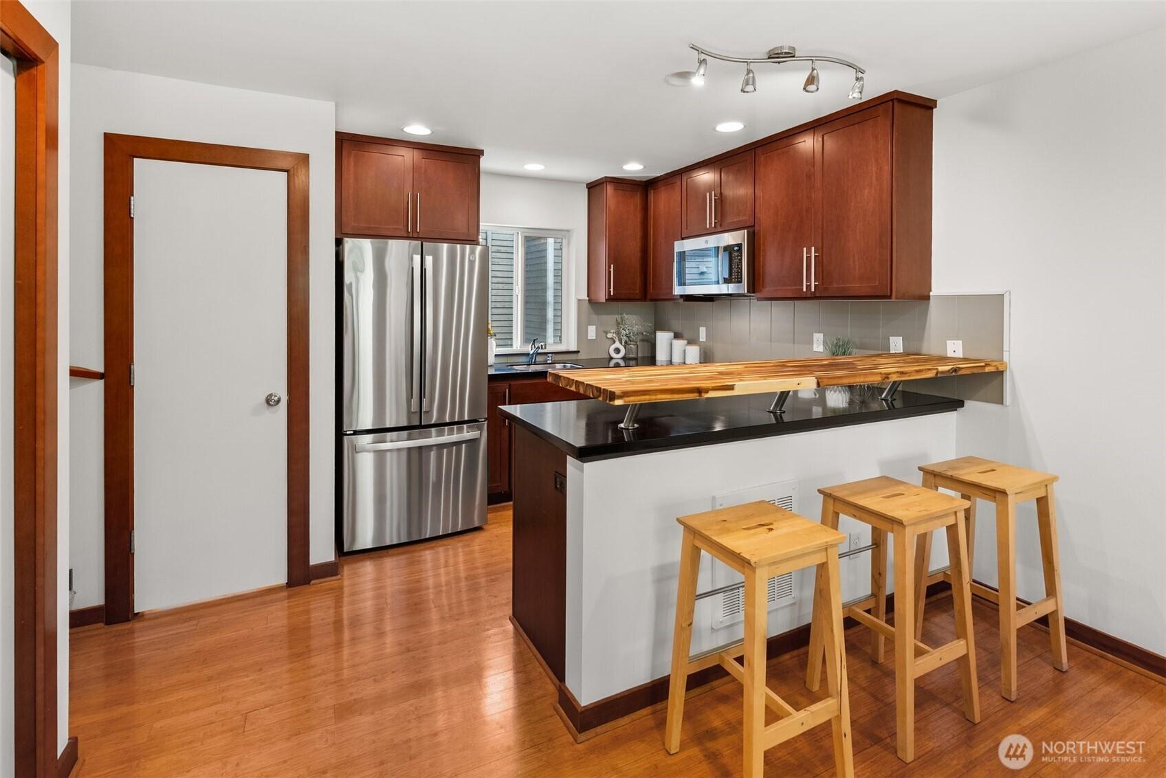 SEATTLE, Washington, 98105, United States, 3 Bedrooms Bedrooms, ,3 BathroomsBathrooms,Residential,For Sale,1875304