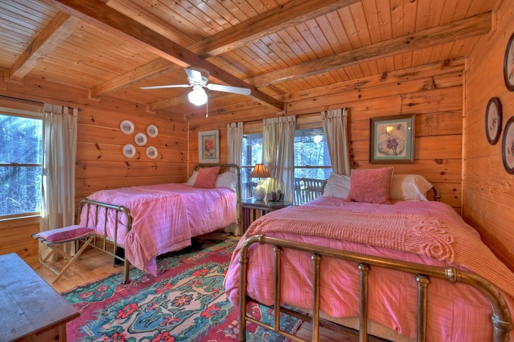 Blue Ridge, Georgia, 30513, United States, 5 Bedrooms Bedrooms, ,3 BathroomsBathrooms,Residential,For Sale,1859045