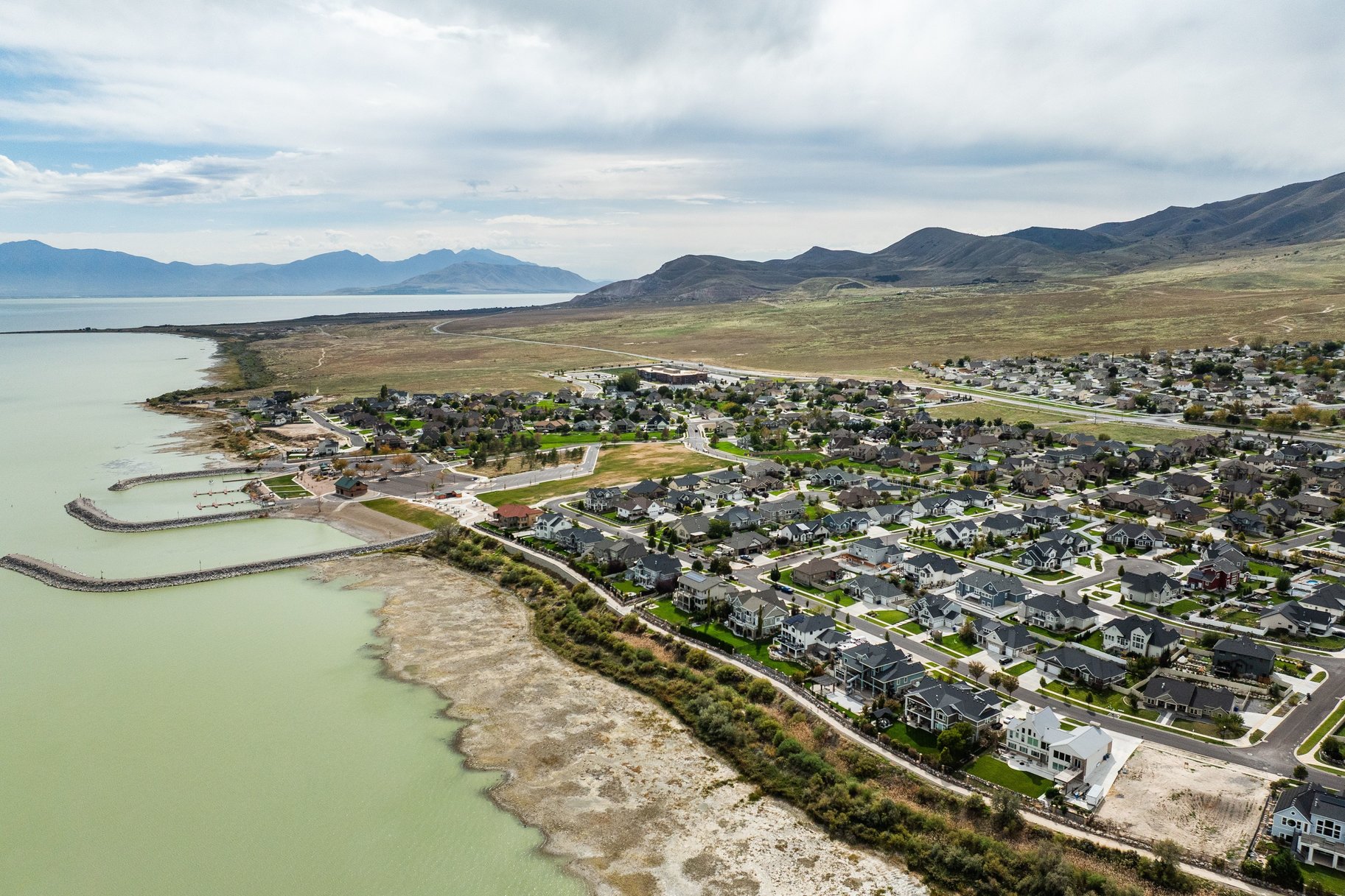  Modern Lakefront Retreat with Breathtaking Lake and Mountain Views - 物件實景