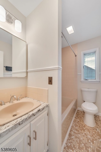 Union Twp., New Jersey, 07083, United States, 4 Bedrooms Bedrooms, ,1 BathroomBathrooms,Residential,For Sale,1989431