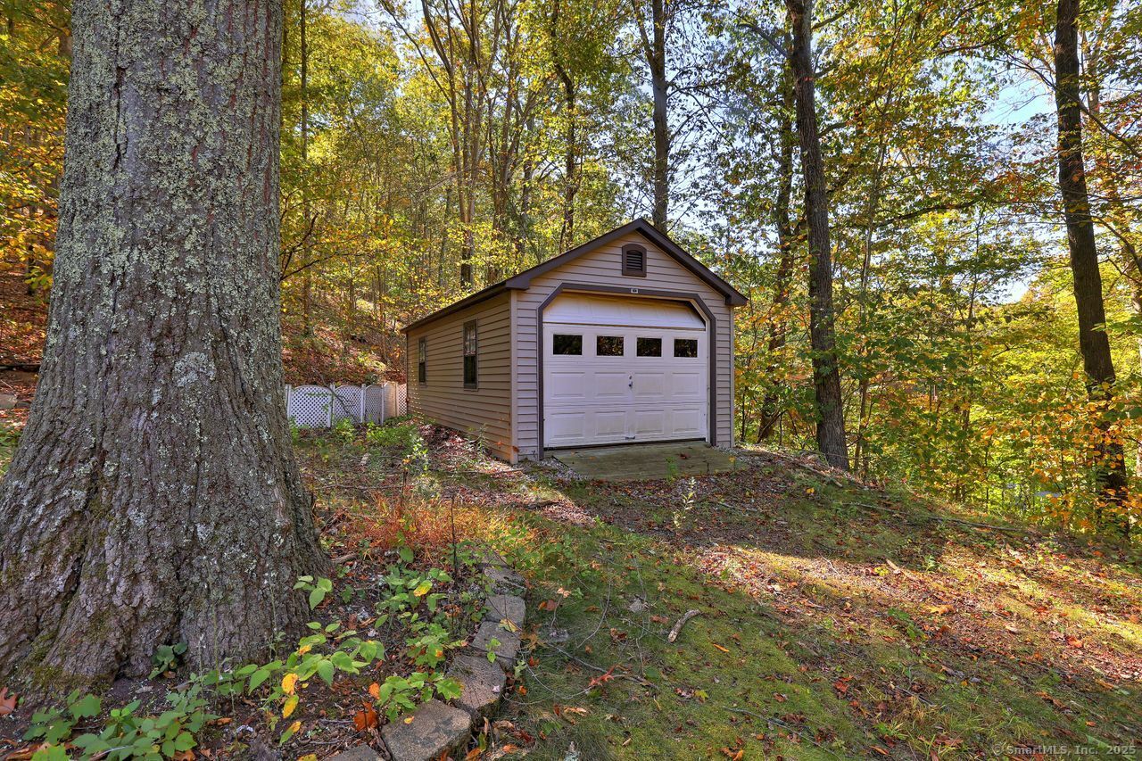 Woodbridge, Connecticut, 06525, United States, 3 Bedrooms Bedrooms, ,2 BathroomsBathrooms,Residential,For Sale,1989444