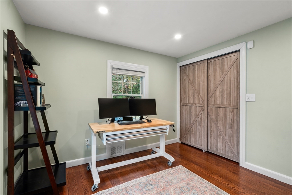 Needham, Massachusetts, 02492, United States, 4 Bedrooms Bedrooms, ,2 BathroomsBathrooms,Residential,For Sale,1987810