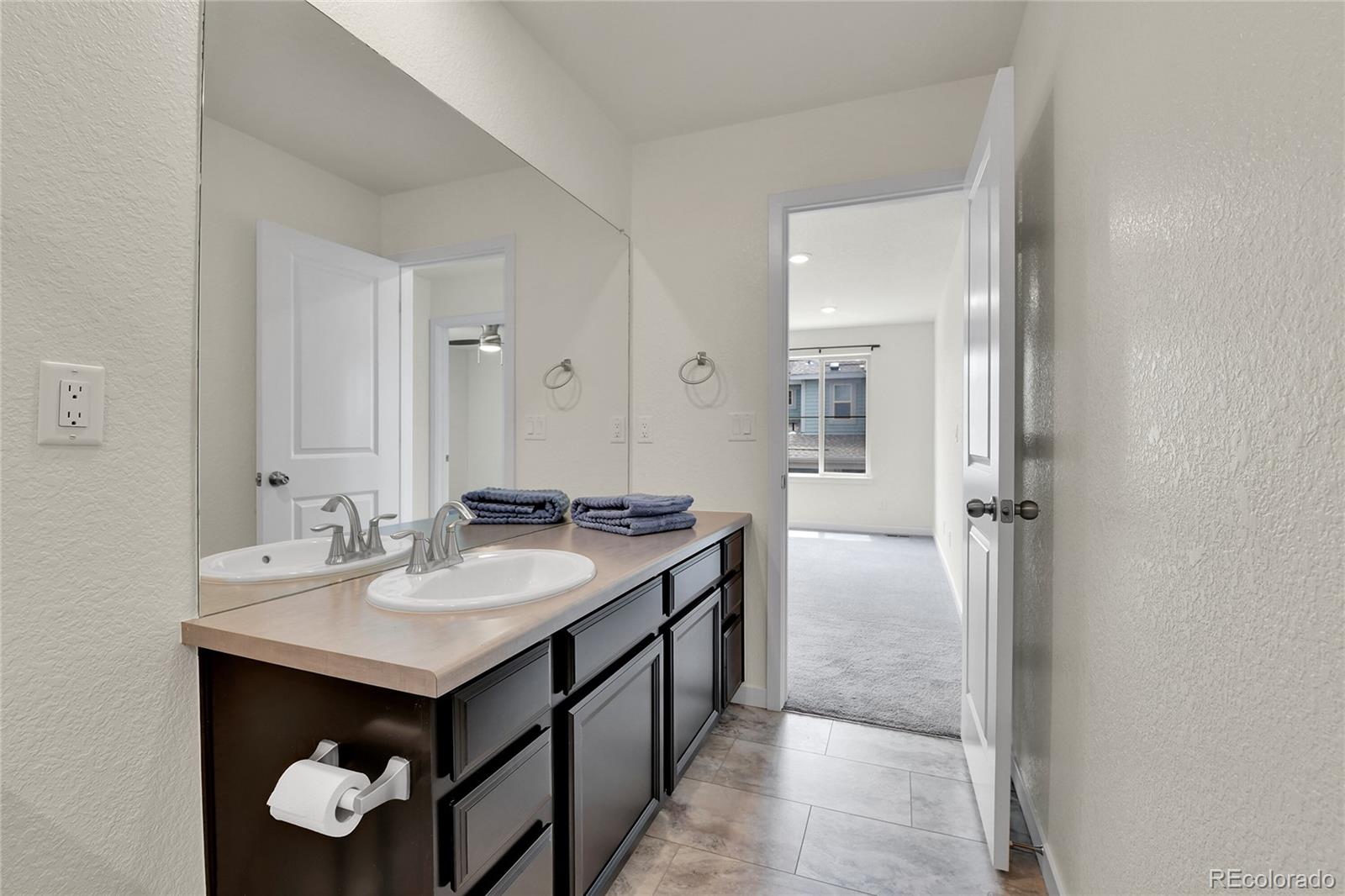 Littleton, Colorado, 80125, United States, 3 Bedrooms Bedrooms, ,3 BathroomsBathrooms,Residential,For Sale,1891675