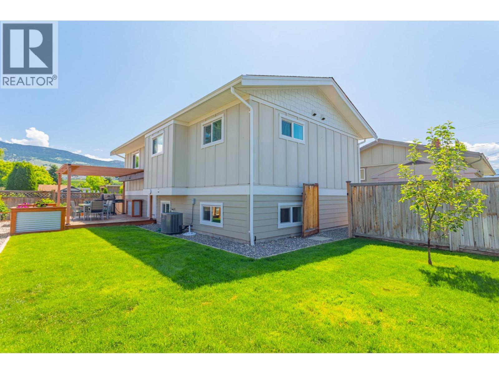 KELOWNA, British Columbia, V1X 2H2, CA, 3 Bedrooms Bedrooms, ,3 BathroomsBathrooms,Residential,For Sale,1948165