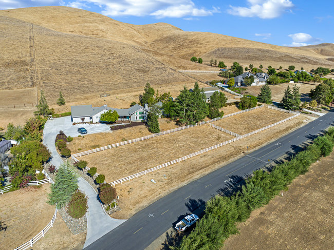 Tres Pinos, California, 95075, United States, 3 Bedrooms Bedrooms, ,3 BathroomsBathrooms,Residential,For Sale,1988626