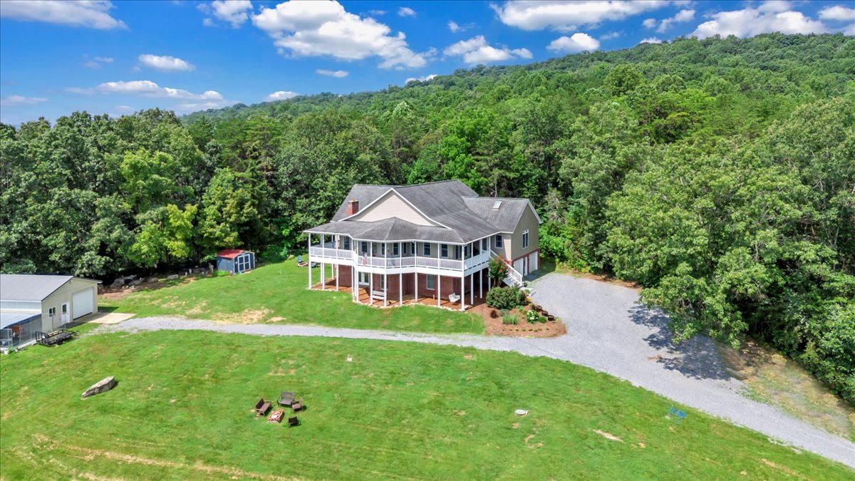 Buchanan, Virginia, 24066, United States, 5 Bedrooms Bedrooms, ,4 BathroomsBathrooms,Residential,For Sale,1900741