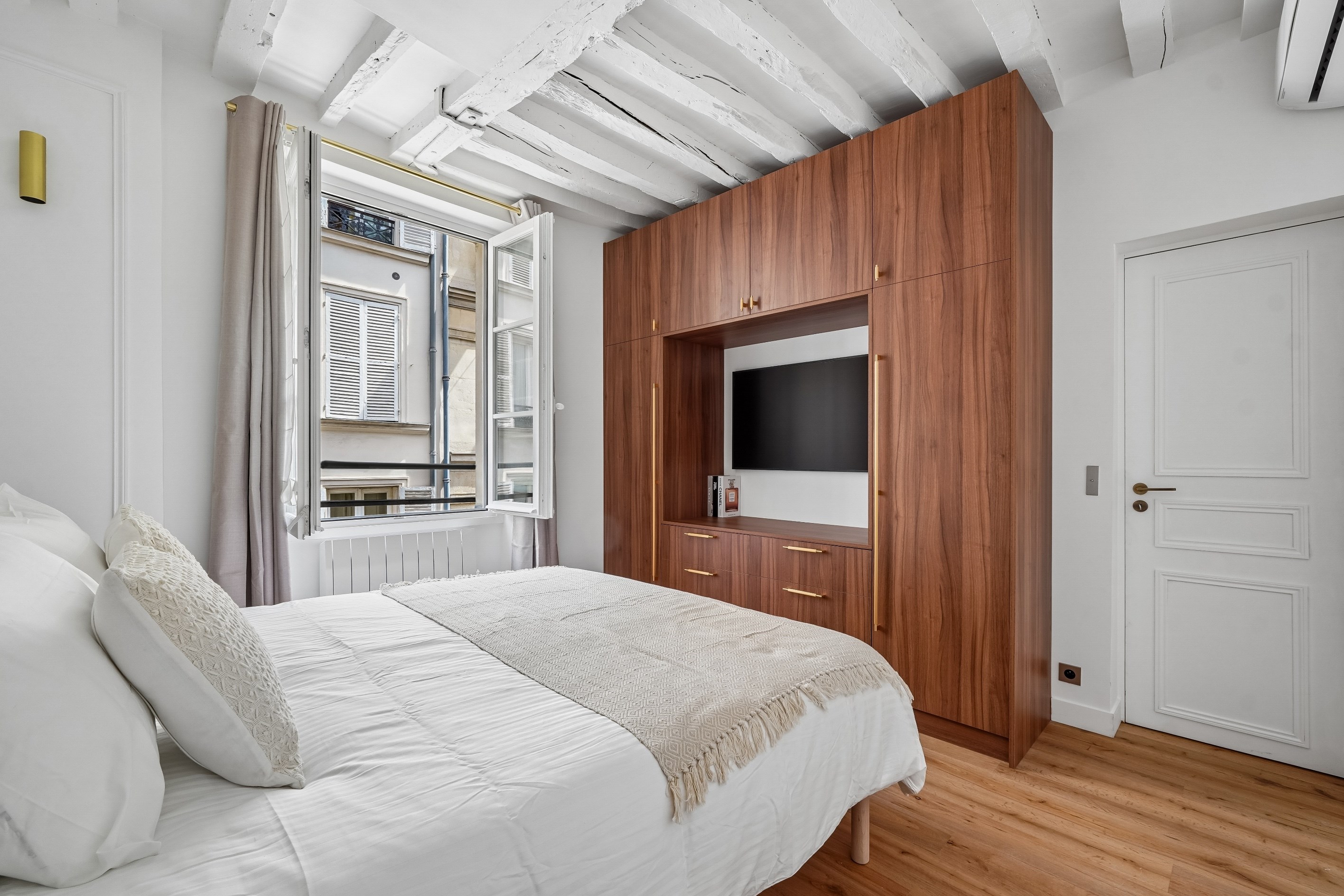  Bac - Verneuil : Superb renovated 2 bedrooms apartment - with AC - 物件實景