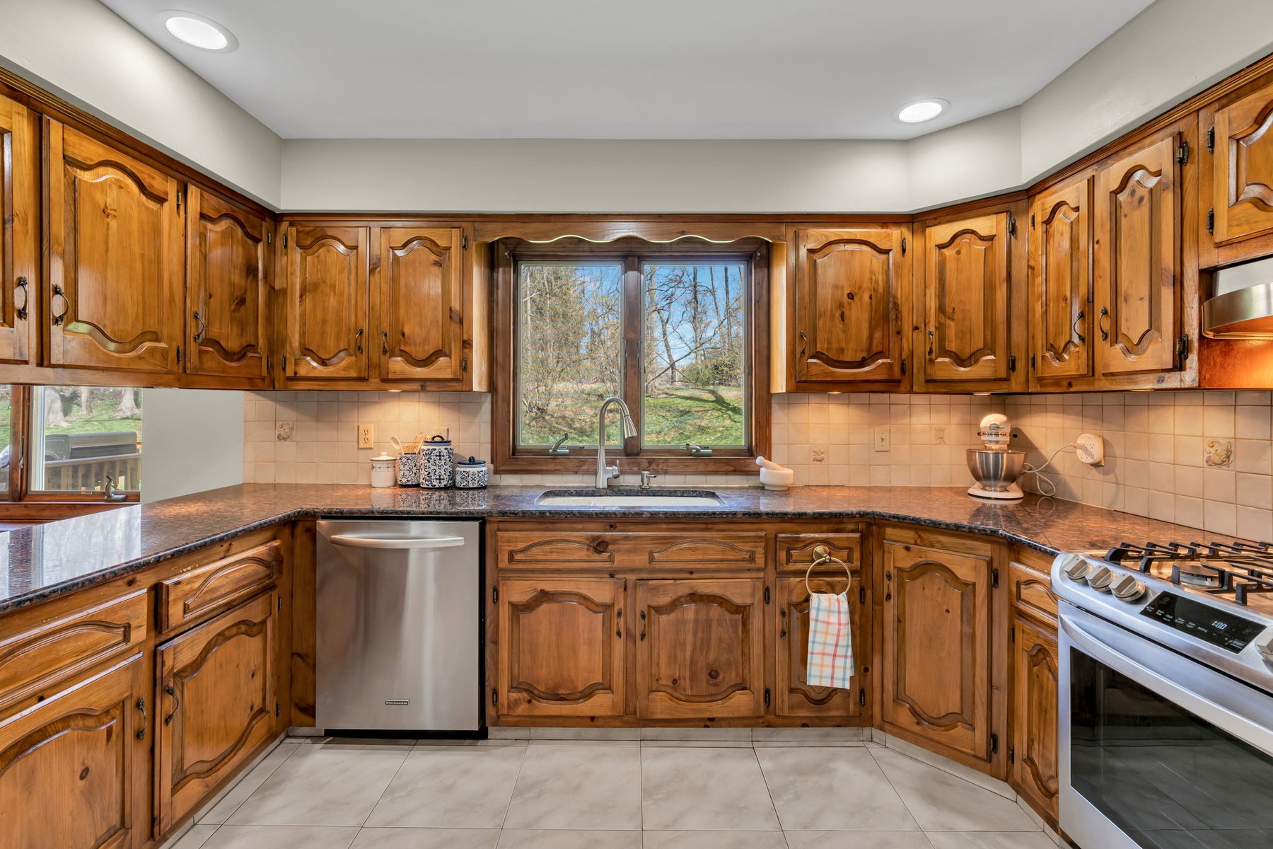  Spacious Middletown Colonial with Updates - 物件實景