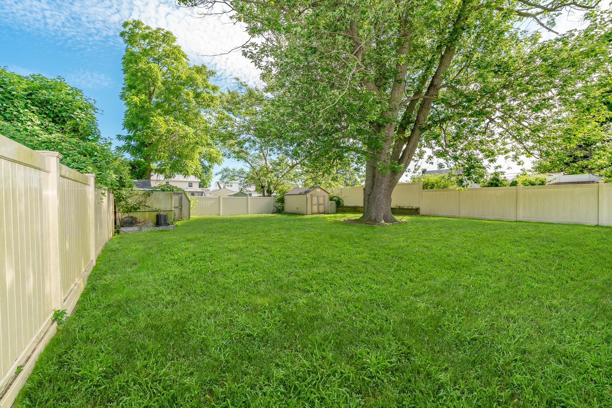 West Babylon, New York, 11704, United States, 3 Bedrooms Bedrooms, ,2 BathroomsBathrooms,Residential,For Sale,1887833
