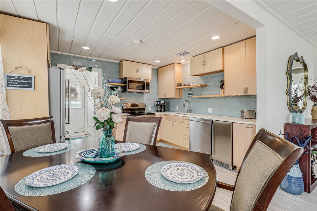 Port Aransas, Texas, 78373, United States, 3 Bedrooms Bedrooms, ,2 BathroomsBathrooms,Residential,For Sale,1877557