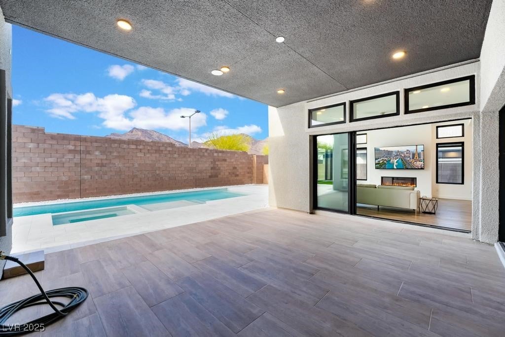 Las Vegas, Nevada, 89138, United States, 4 Bedrooms Bedrooms, ,4 BathroomsBathrooms,Residential,For Sale,1981768