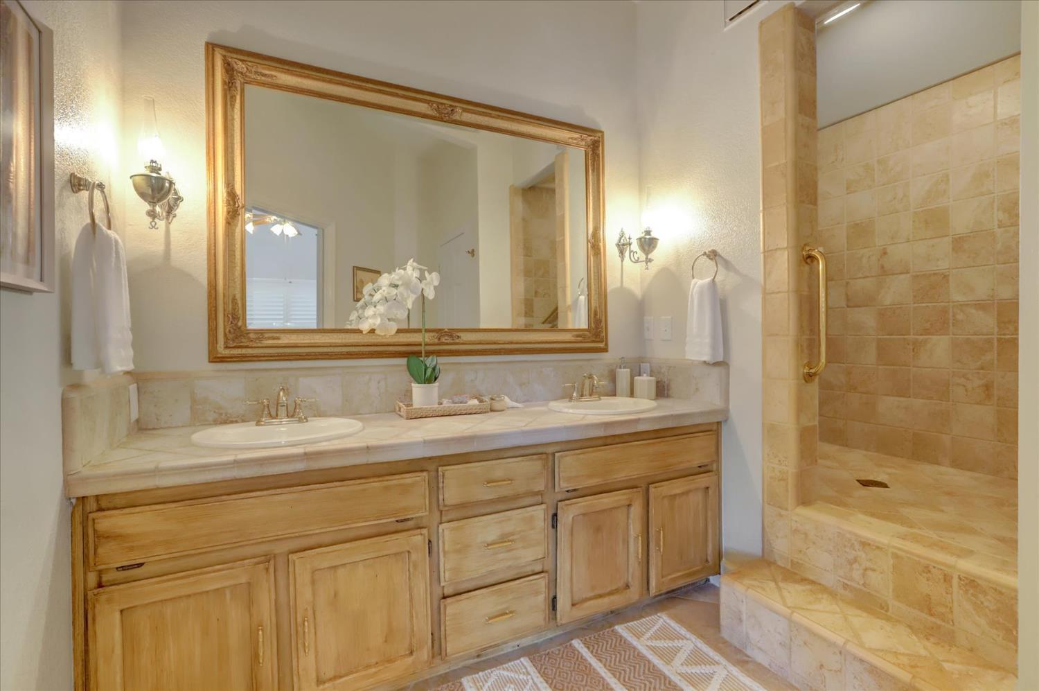 Auburn, California, 95602, United States, 3 Bedrooms Bedrooms, ,4 BathroomsBathrooms,Residential,For Sale,2020675