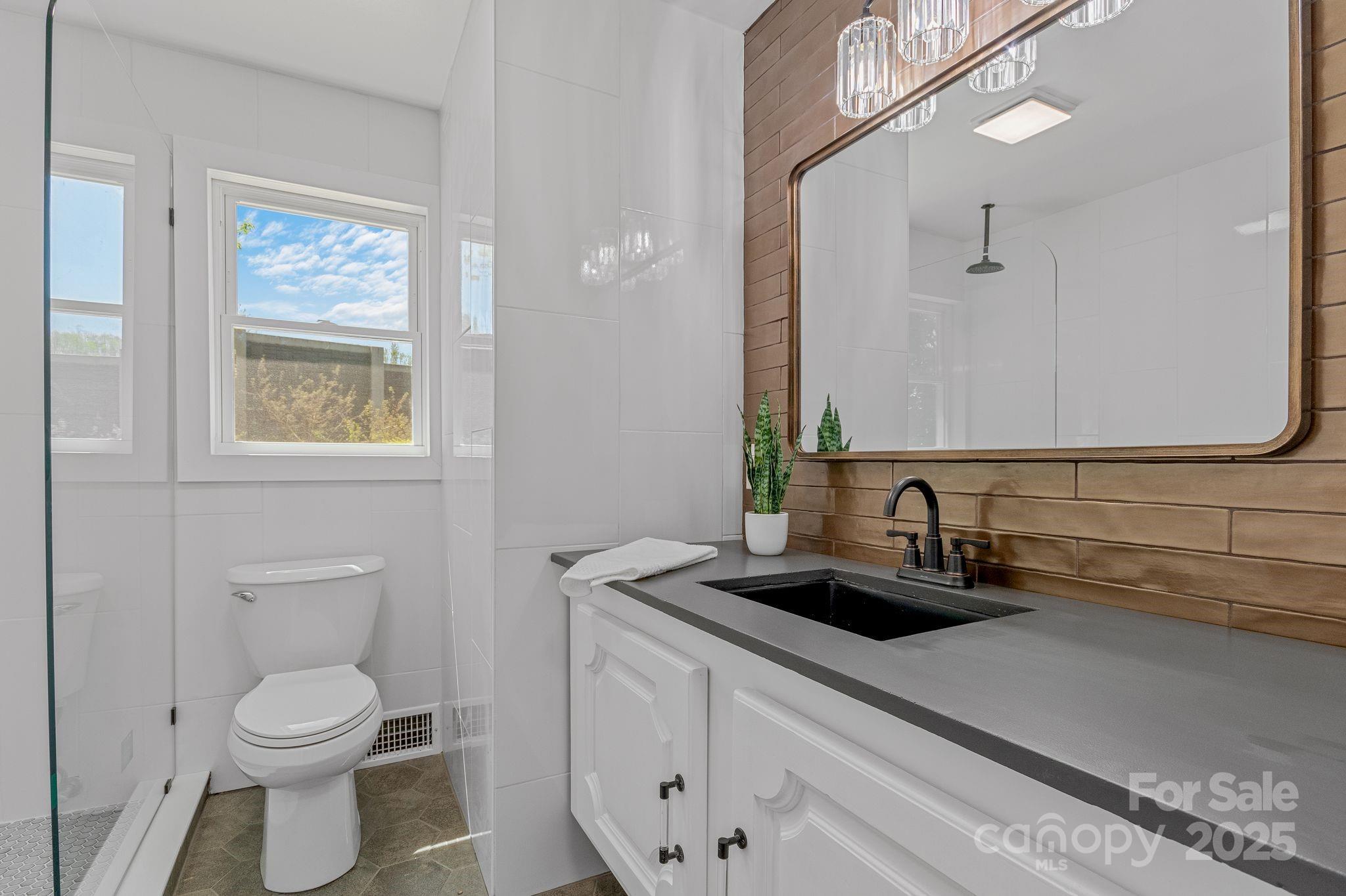 Asheville, North Carolina, 28806, United States, 4 Bedrooms Bedrooms, ,3 BathroomsBathrooms,Residential,For Sale,1770917