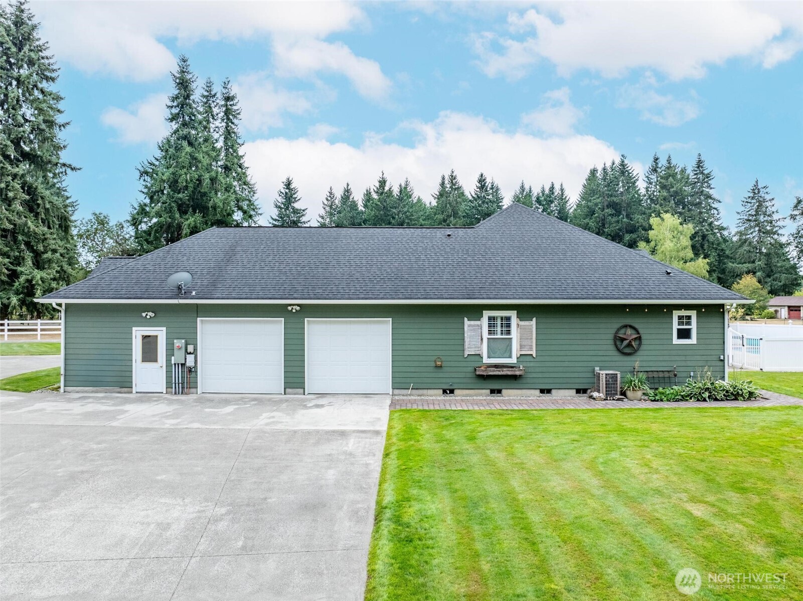 Centralia, Washington, 98531, United States, 3 Bedrooms Bedrooms, ,3 BathroomsBathrooms,Residential,For Sale,1983563