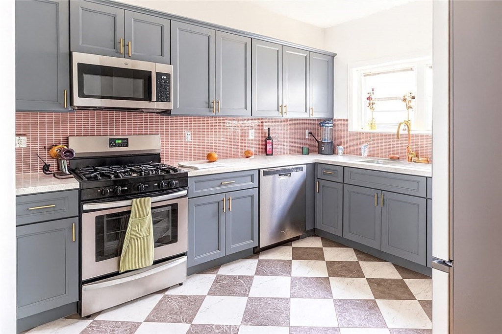 Los Angeles, California, 90019, United States, ,Residential,For Sale,1905705