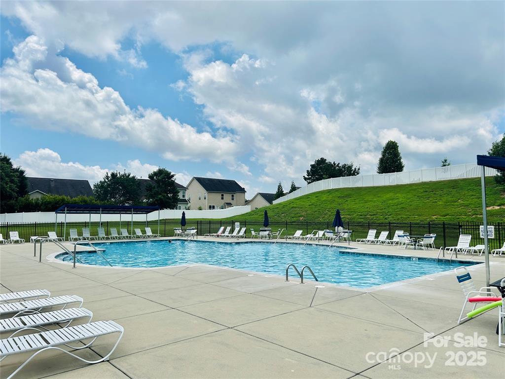 Charlotte, North Carolina, 28278, United States, 3 Bedrooms Bedrooms, ,2 BathroomsBathrooms,Residential,For Sale,1948260