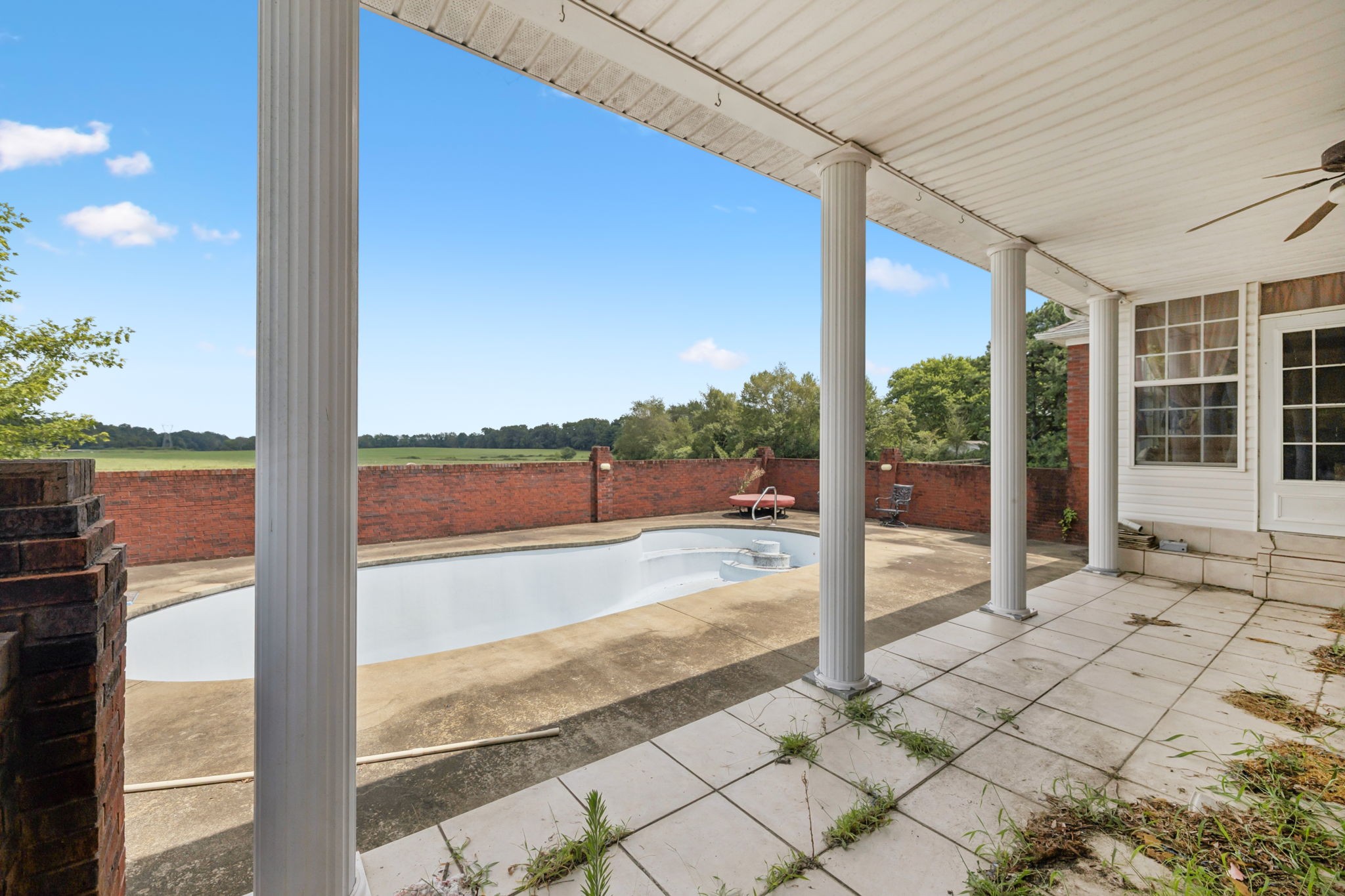 Lawrenceburg, Tennessee, 38464, United States, 5 Bedrooms Bedrooms, ,4 BathroomsBathrooms,Residential,For Sale,1967906