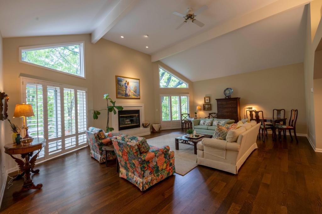 Mendota Heights, Minnesota, 55118, United States, 4 Bedrooms Bedrooms, ,3 BathroomsBathrooms,Residential,For Sale,1836960
