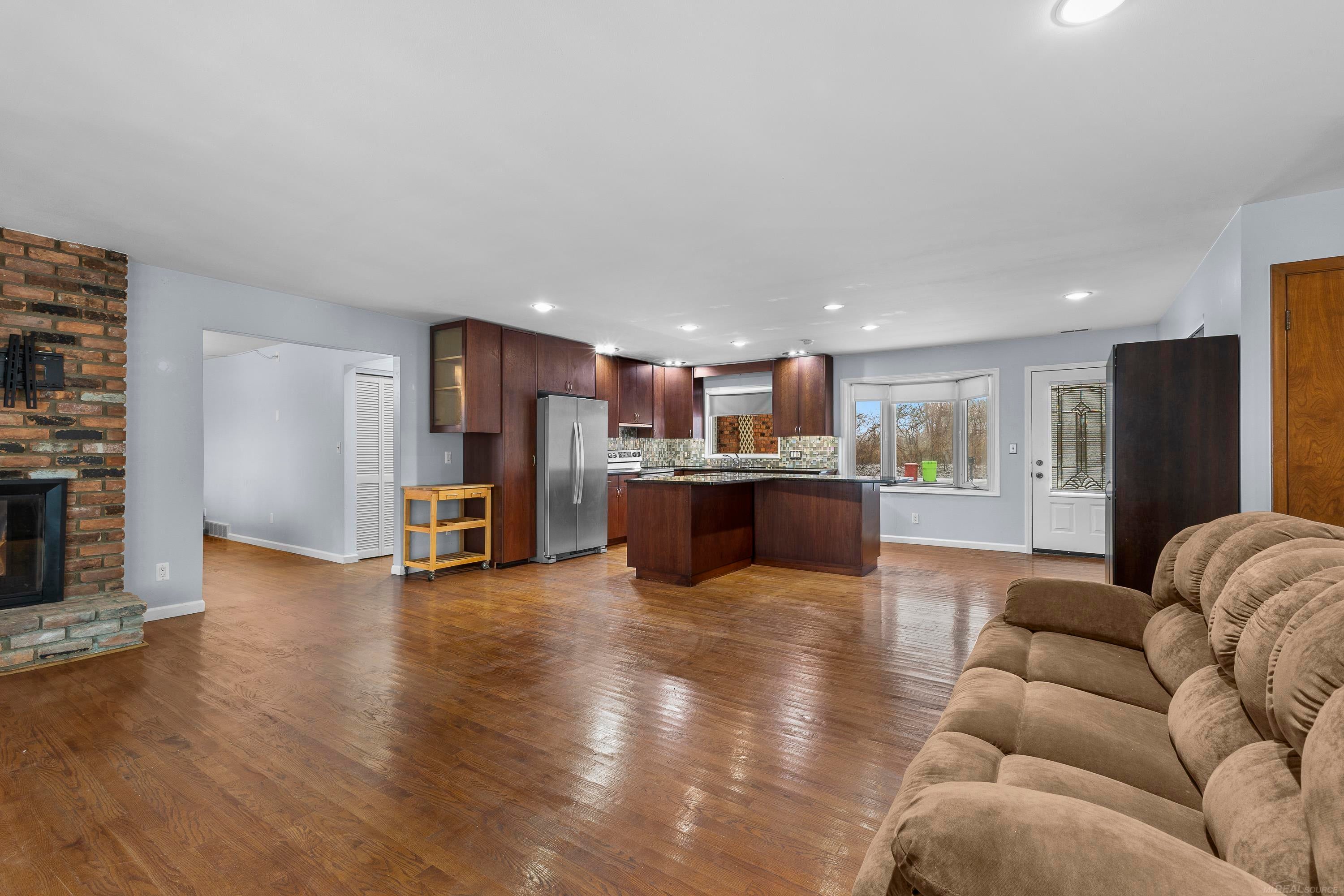 Harrison Twp, Michigan, 48045, United States, 3 Bedrooms Bedrooms, ,2 BathroomsBathrooms,Residential,For Sale,2005468