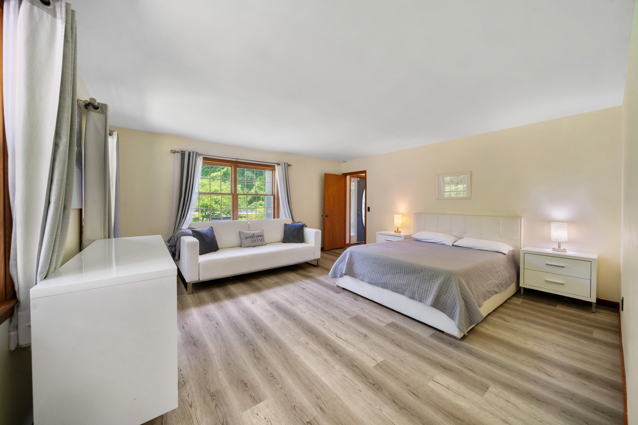 Gatlinburg, Tennessee, 37738, United States, 4 Bedrooms Bedrooms, ,3 BathroomsBathrooms,Residential,For Sale,1974957