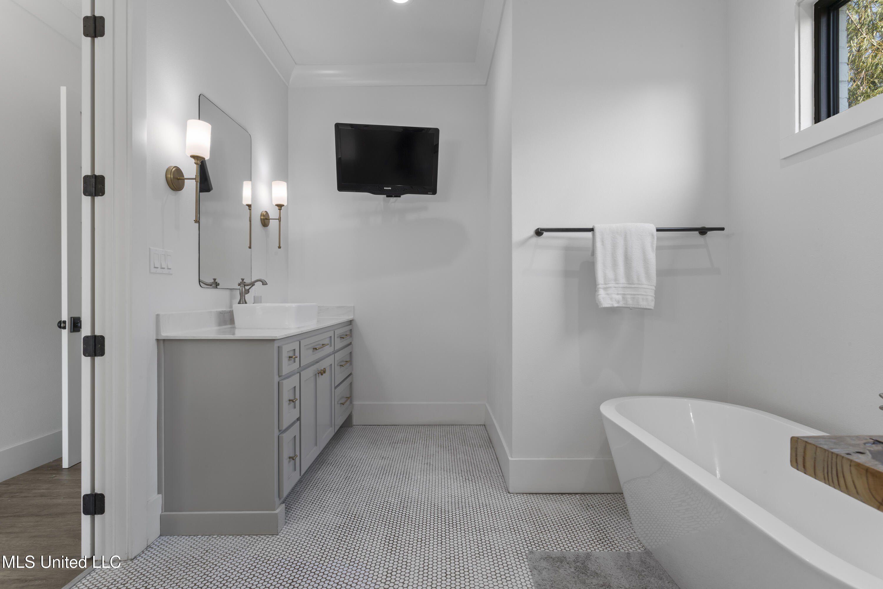 Biloxi, Mississippi, 39531, United States, 4 Bedrooms Bedrooms, ,4 BathroomsBathrooms,Residential,For Sale,1978703