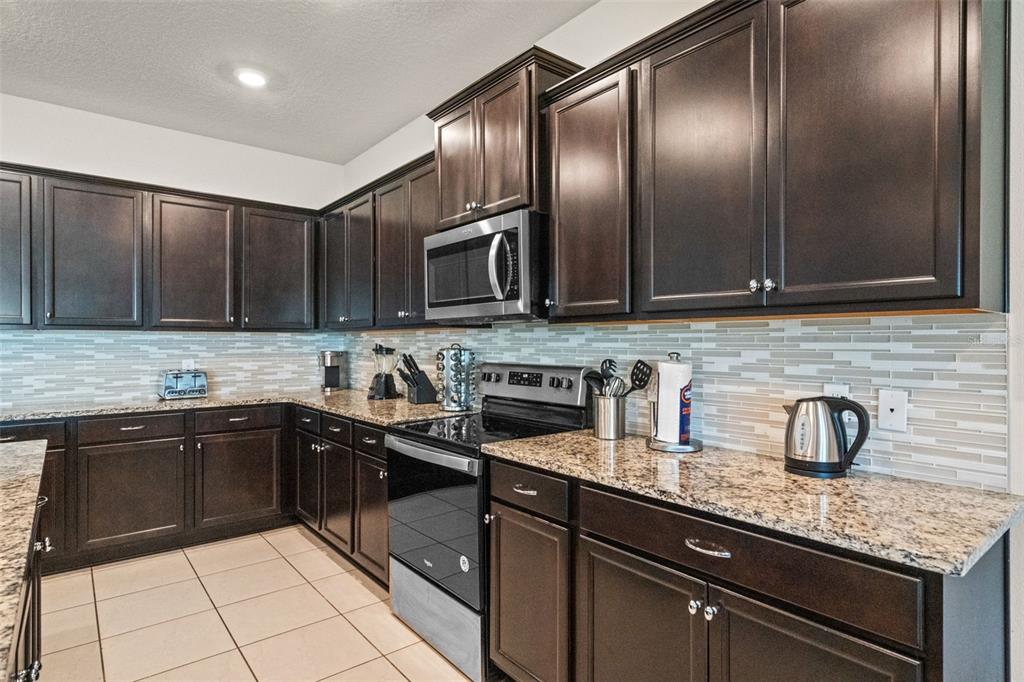 Davenport, Florida, 33897, United States, 10 Bedrooms Bedrooms, ,8 BathroomsBathrooms,Residential,For Sale,1897449