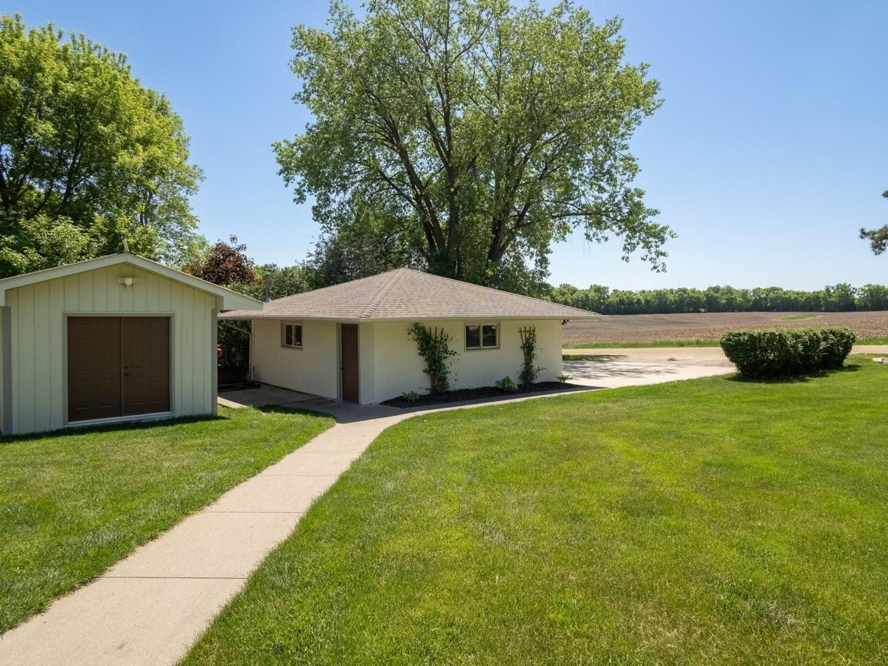  Beautifully Maintained Living with Maple Lake Views - 物件實景