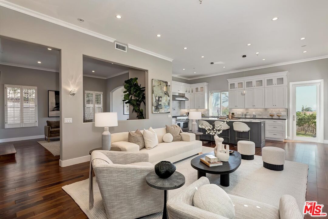 Pacific Palisades, California, 90272, United States, 4 Bedrooms Bedrooms, ,4 BathroomsBathrooms,Residential,For Sale,1911356