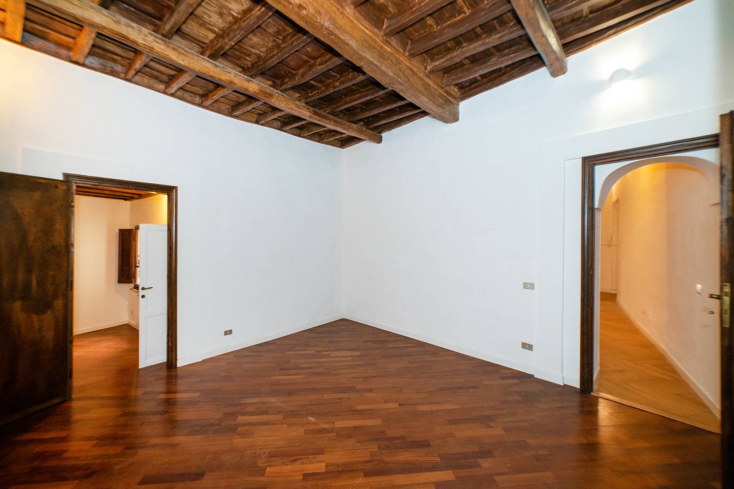 Roma, Roma, 00100, IT, 2 Bedrooms Bedrooms, ,1 BathroomBathrooms,Residential,For Sale,1695374