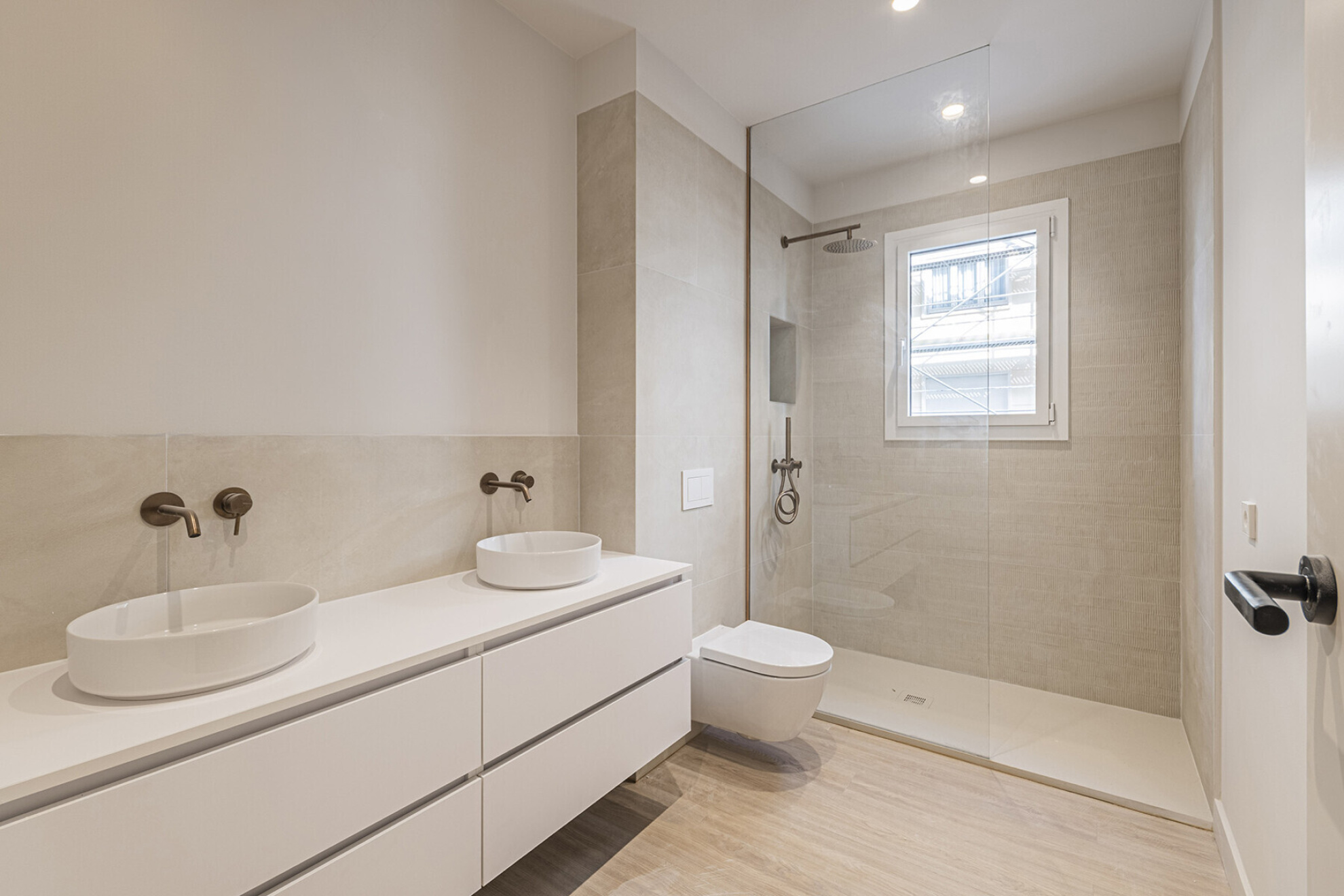 Fantastic renovated apartment with large garden at the living room level - 物件實景