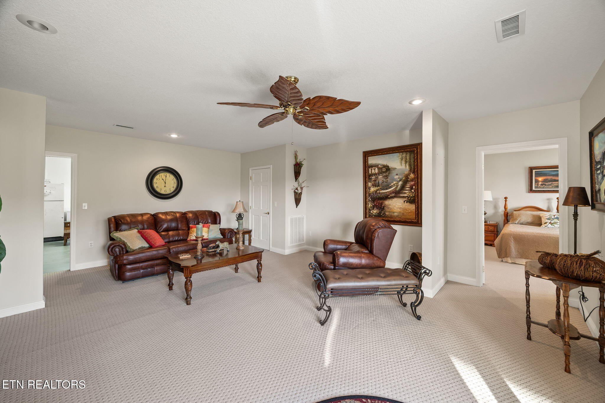 Deer Lodge, Tennessee, 37726, United States, 3 Bedrooms Bedrooms, ,4 BathroomsBathrooms,Residential,For Sale,1996492