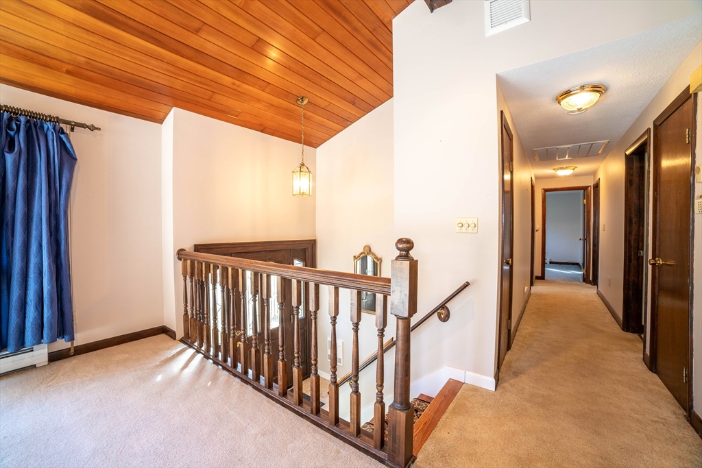 Holden, Massachusetts, 01520, United States, 3 Bedrooms Bedrooms, ,3 BathroomsBathrooms,Residential,For Sale,1991107