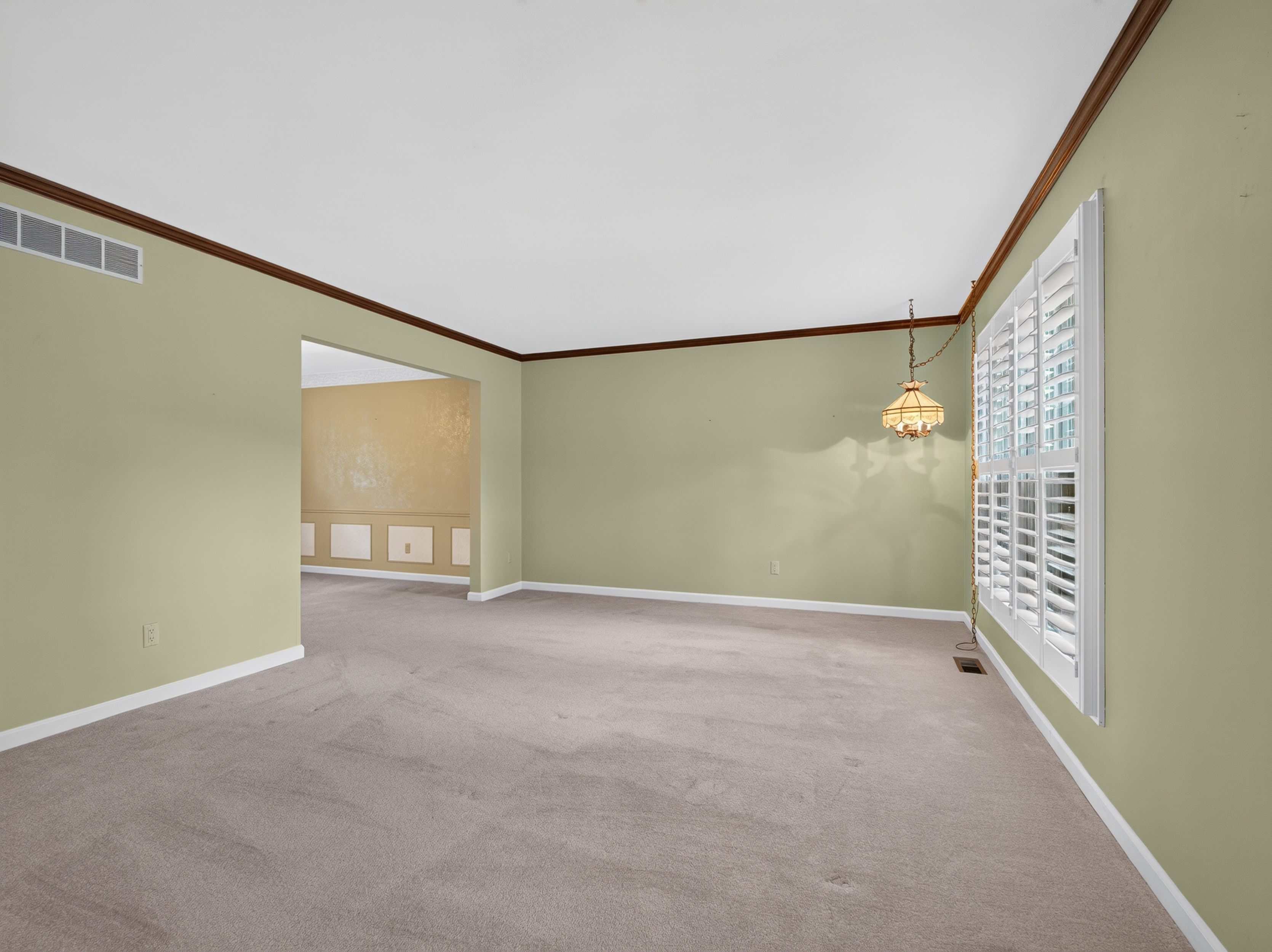  Well-Maintained 4 Bedroom Home on a Beautifully Landscaped Lot - 物件實景