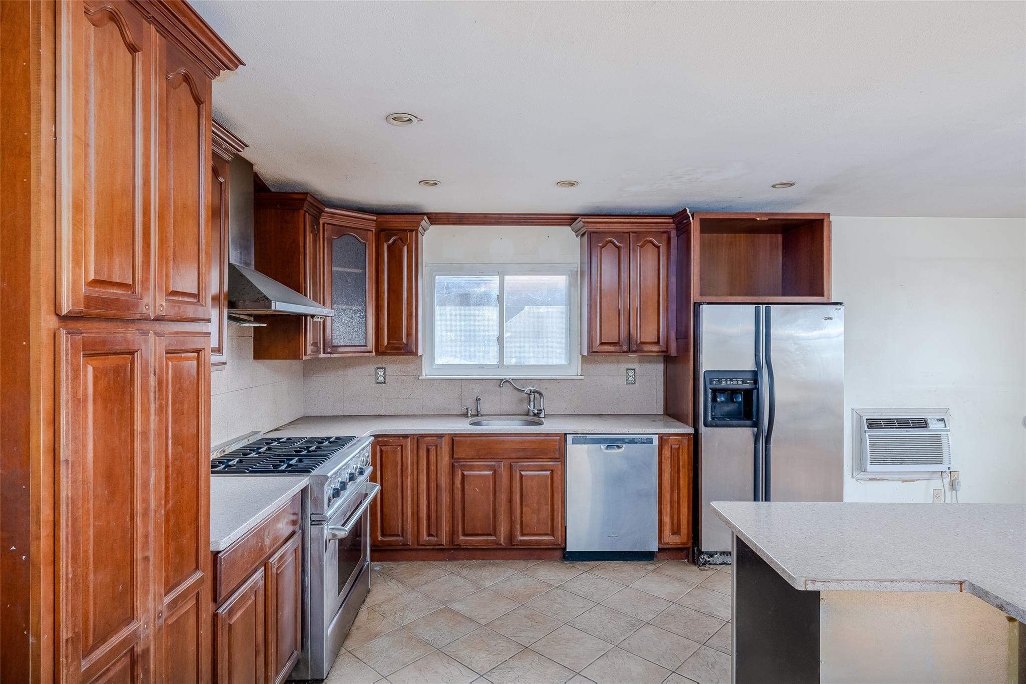 Freeport, New York, 11520, United States, 4 Bedrooms Bedrooms, ,2 BathroomsBathrooms,Residential,For Sale,1893600