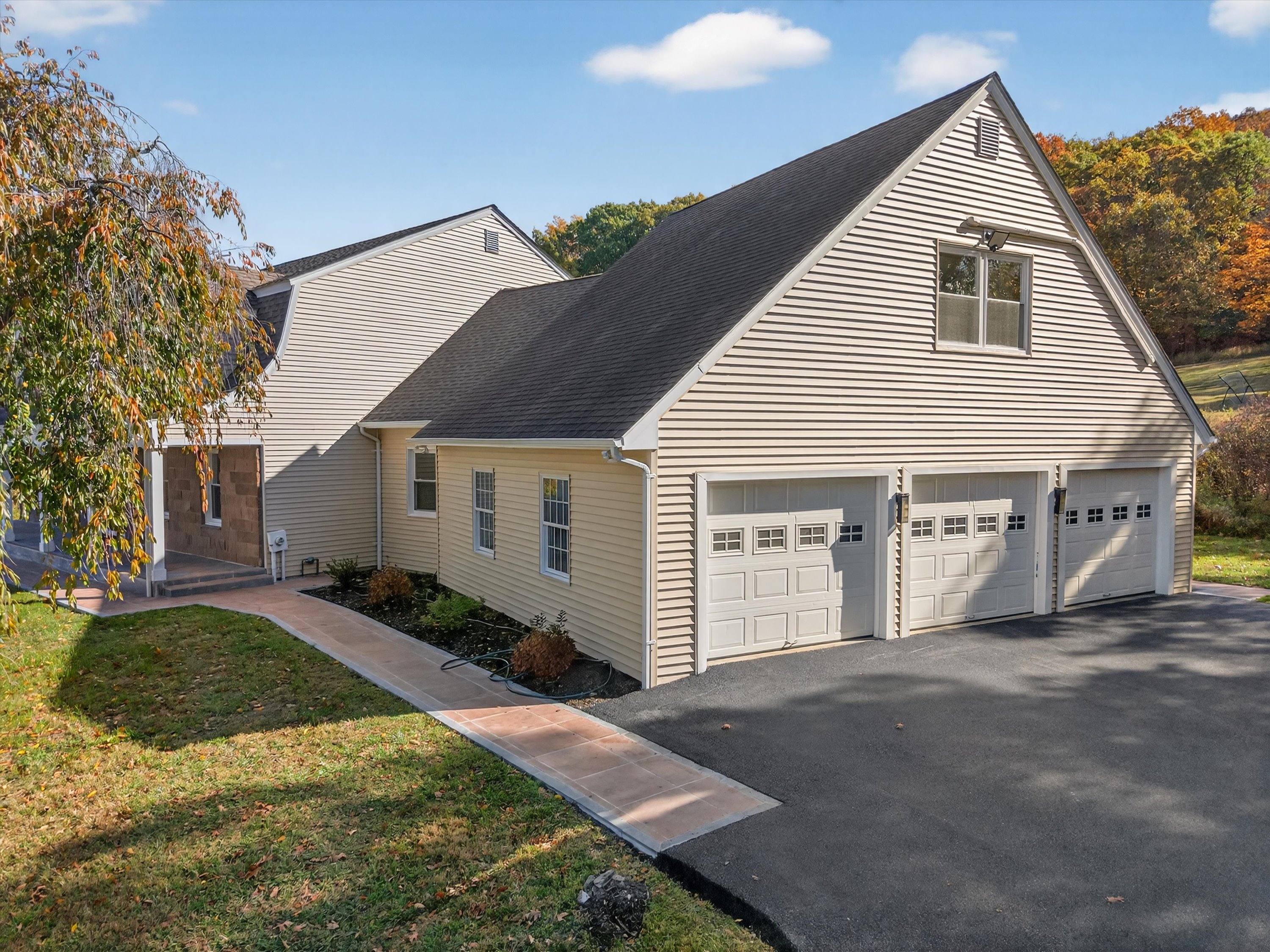 Warwick, New York, 10990, United States, 5 Bedrooms Bedrooms, ,4 BathroomsBathrooms,Residential,For Sale,1981547